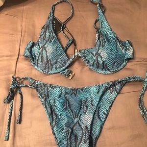 Snakeskin underwire bikini set